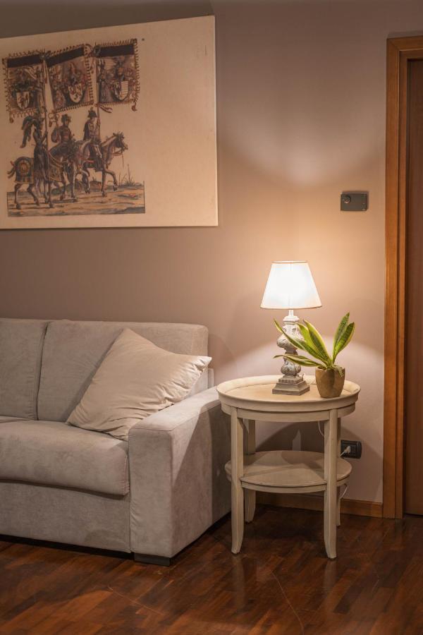 Napule...E Apartments Peschiera del Garda Ngoại thất bức ảnh